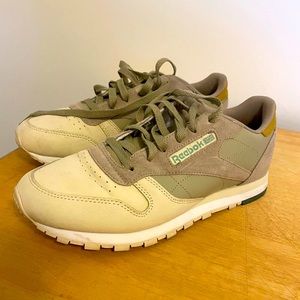 Reebok Classic Sneakers - Excellent Condition Size 9.5 - UNIQUE!